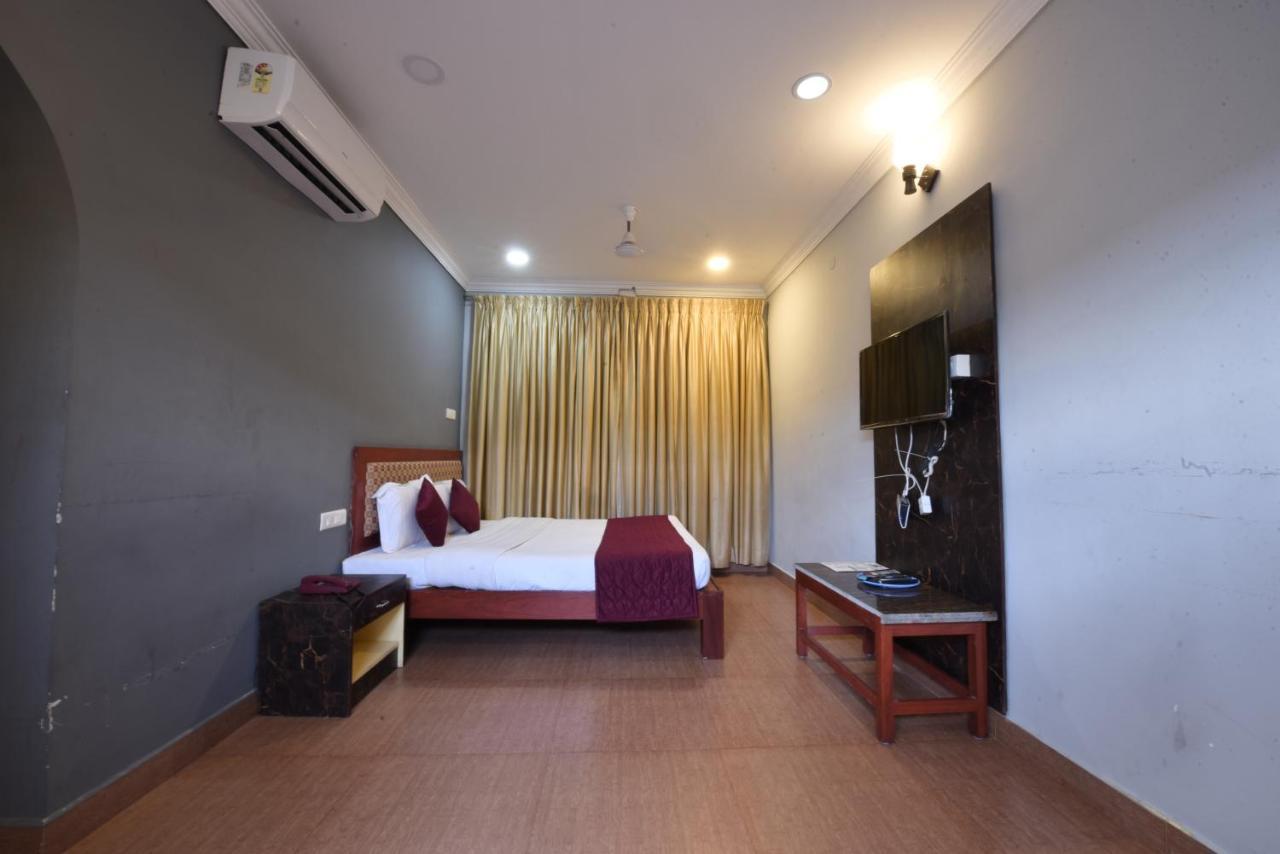 King Park Hotel Pondicherry Exterior foto