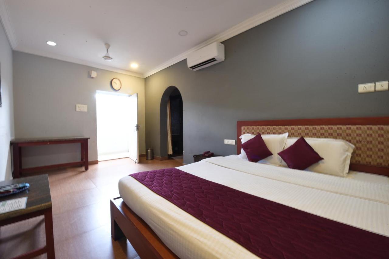 King Park Hotel Pondicherry Exterior foto