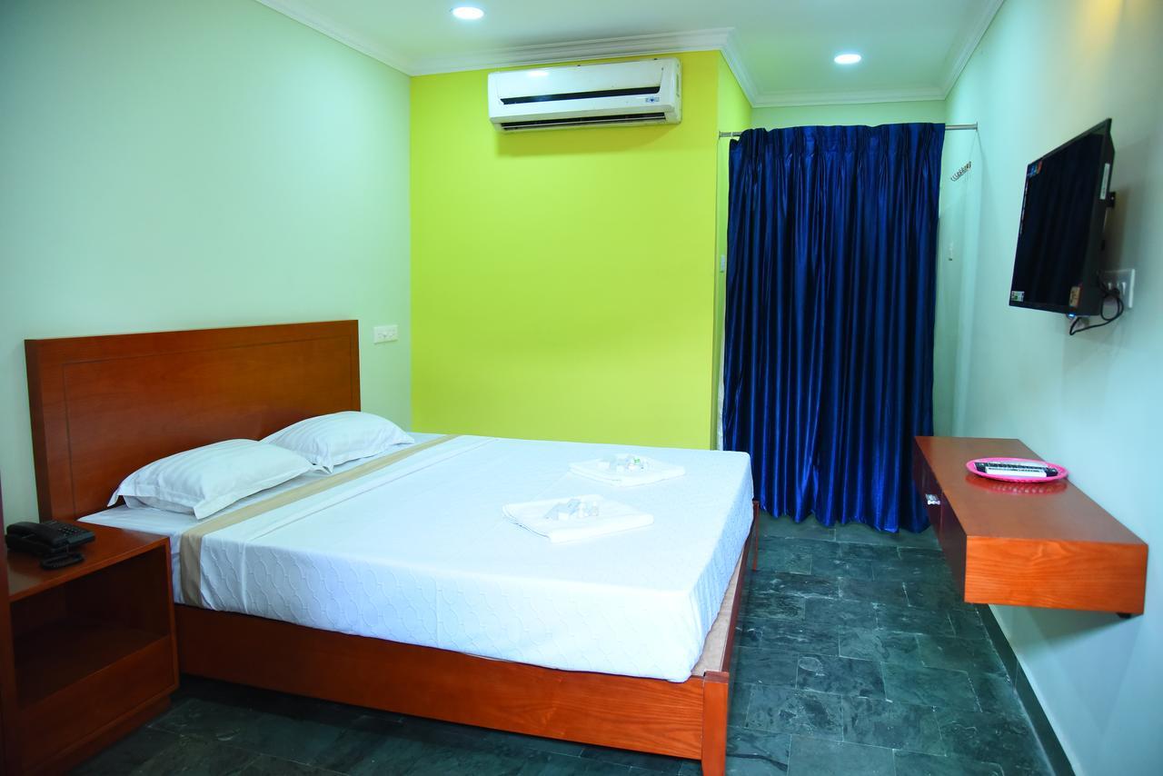 King Park Hotel Pondicherry Exterior foto