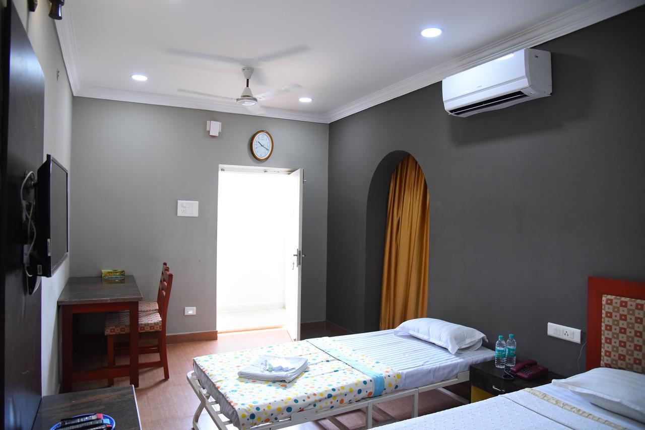 King Park Hotel Pondicherry Exterior foto