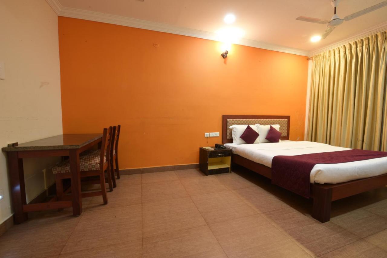 King Park Hotel Pondicherry Exterior foto