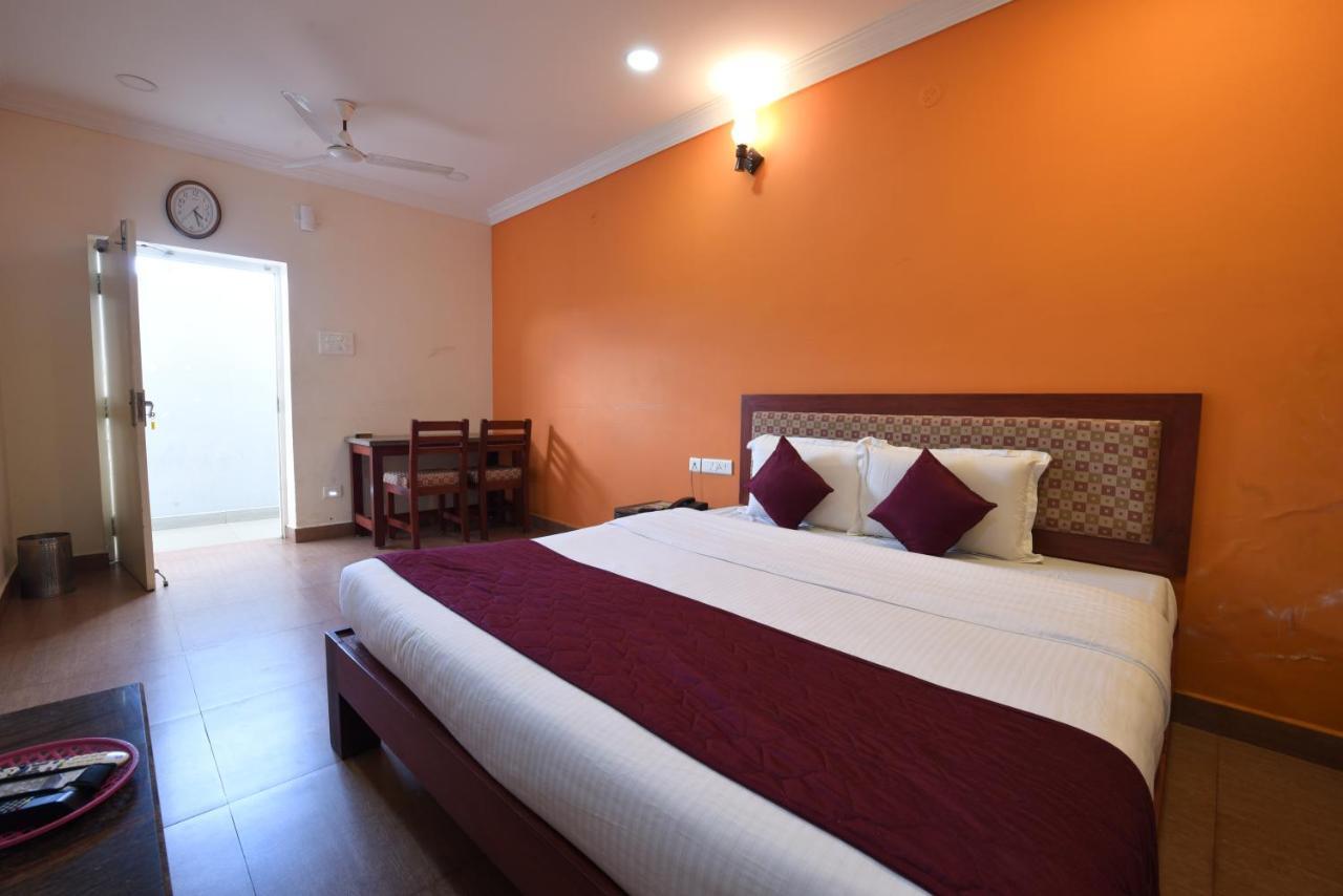 King Park Hotel Pondicherry Exterior foto